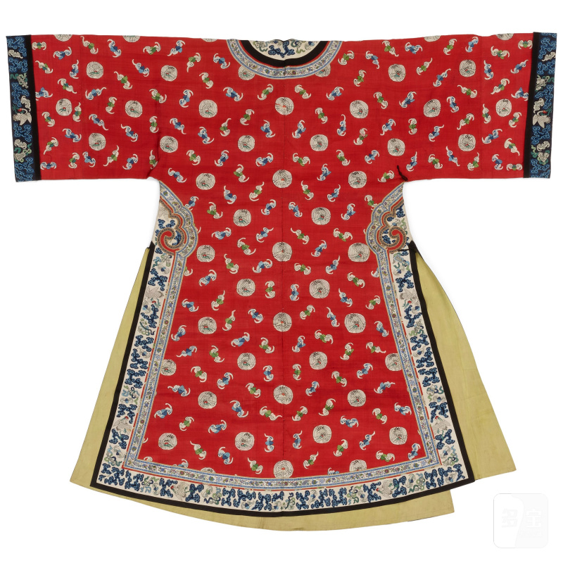晚清 深藍絲錦地繡團花紋女袍 及 紅地緙絲福壽紋女袍 | TWO LADY'S SILK ROBES - 图6
